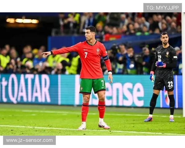 足球巨星的传奇之路:从青涩少年到世界足坛的巅峰对决