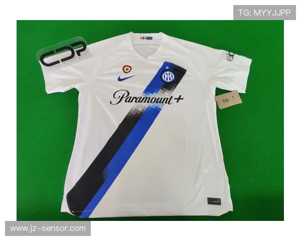 国米与AC米兰巅峰对决再燃硝烟蓝黑红黑宿敌争夺荣耀之夜