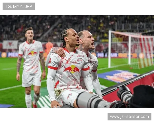 拜仁慕尼黑迎战强敌展现强大实力全力冲击联赛与欧冠双重荣誉 拜仁慕尼黑迎战强敌展现强大实力全力冲击联赛与欧冠双重荣誉